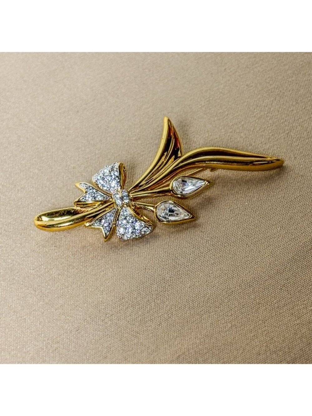 RISIS of Singapore Gold Bow Brooch 1980s Vintage Rhinestone 24K Gold Plated B28